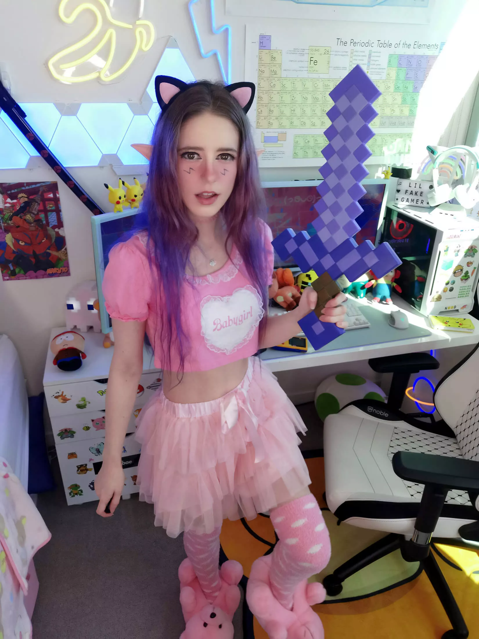 kitten wants to play Minecraft 🌸🥰