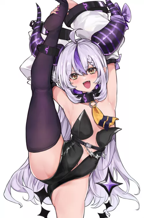 La+ showing off her cute armpits❤️