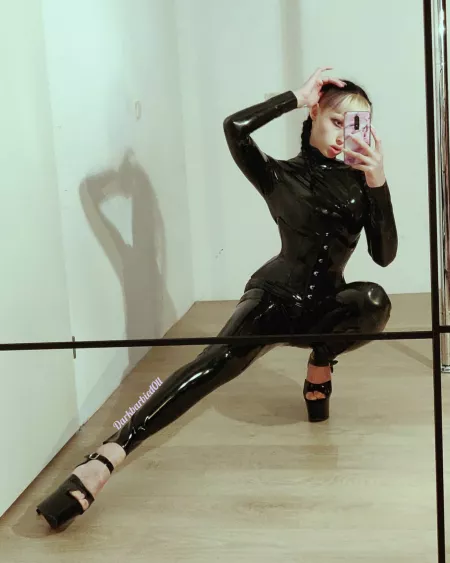 Laced up latex doll ⛓️💞 [25f]