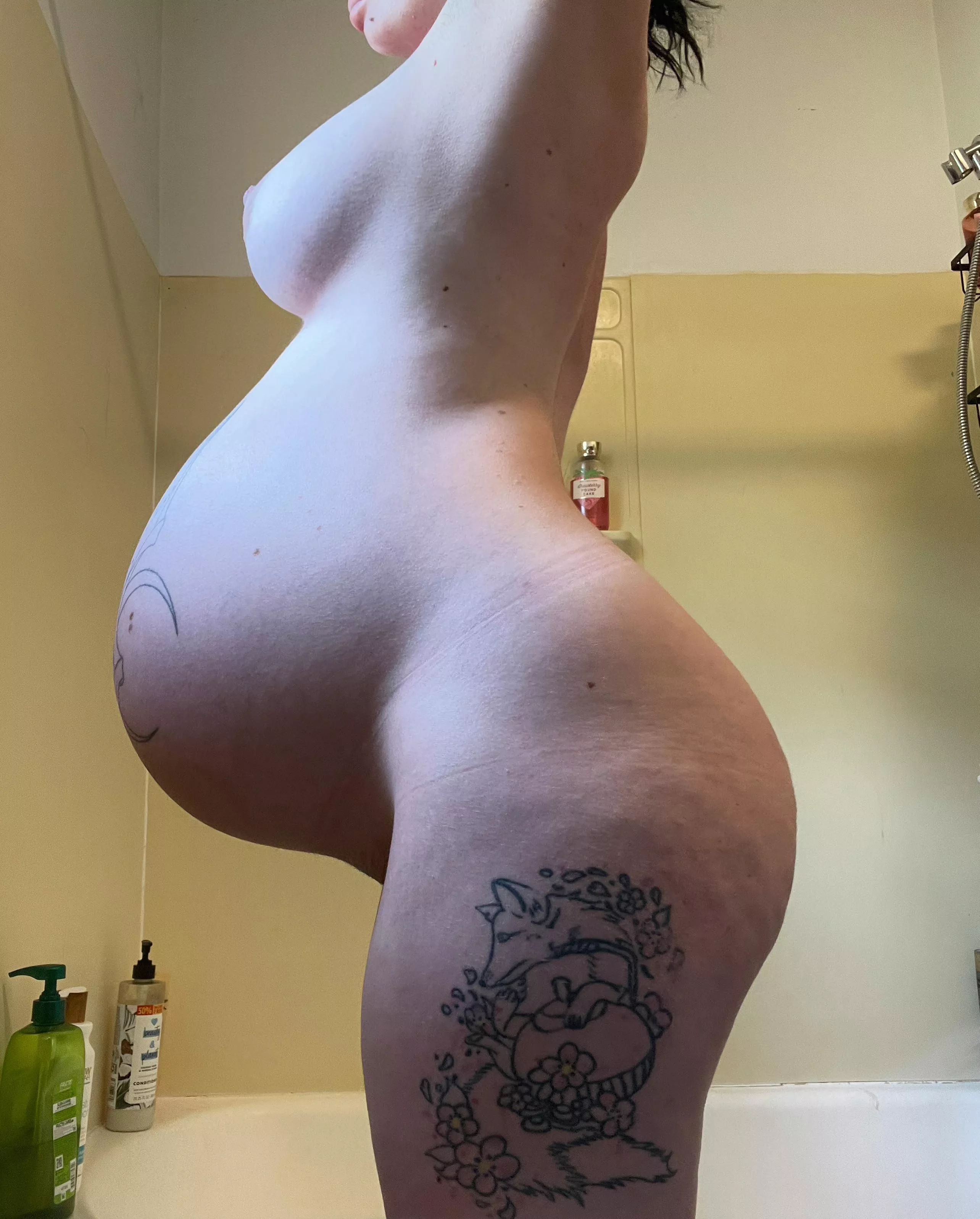 Last day with my pregnant belly, finally giving birth tonight after 11 days of labor 😅 send good vibes Last day with my pregnant belly, finally giving birth tonight after 11 days of labor 😅 send good vibes