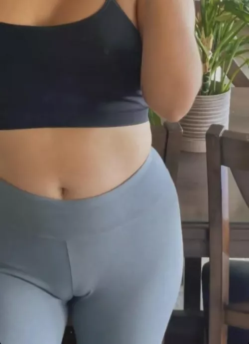 latina milf cameltoe