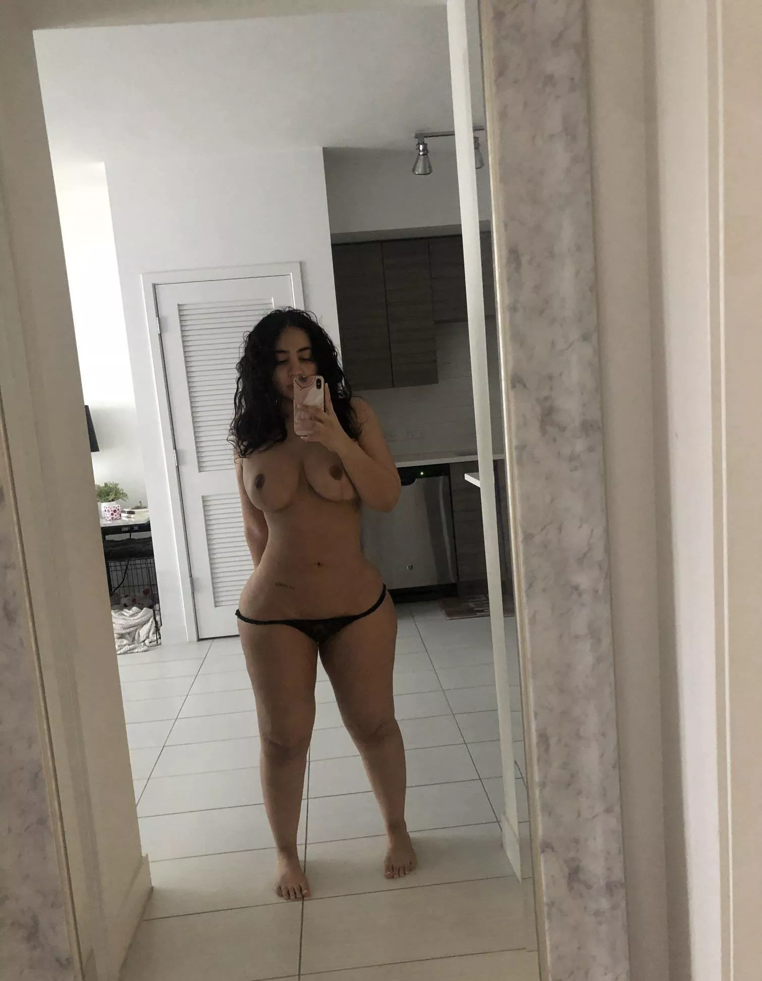 Latina milf in tampa for a few days…love being topless around the hotel 😛🥰💖