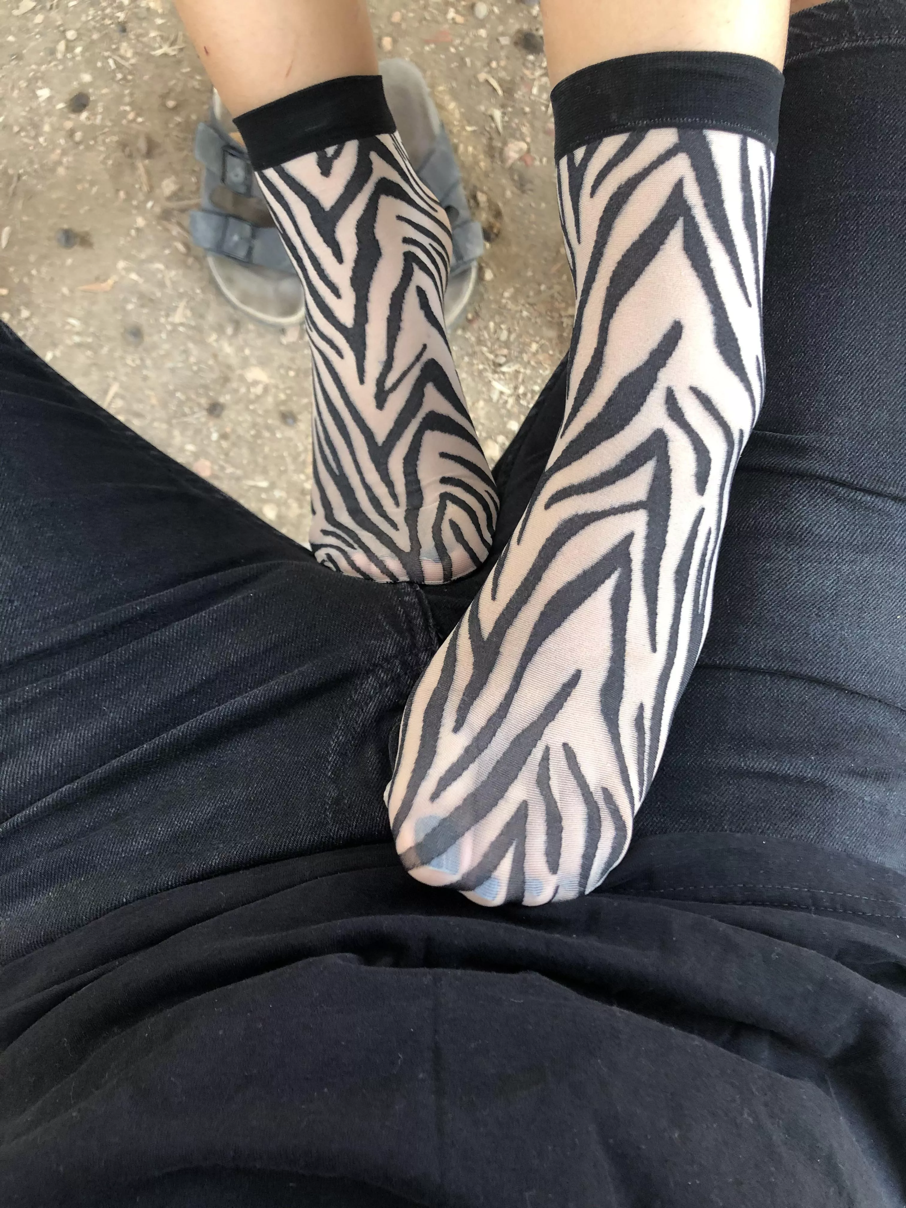 Let me tease you in these nylon socks😈