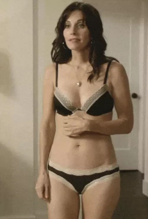 Let’s jerk for Courtney Cox
