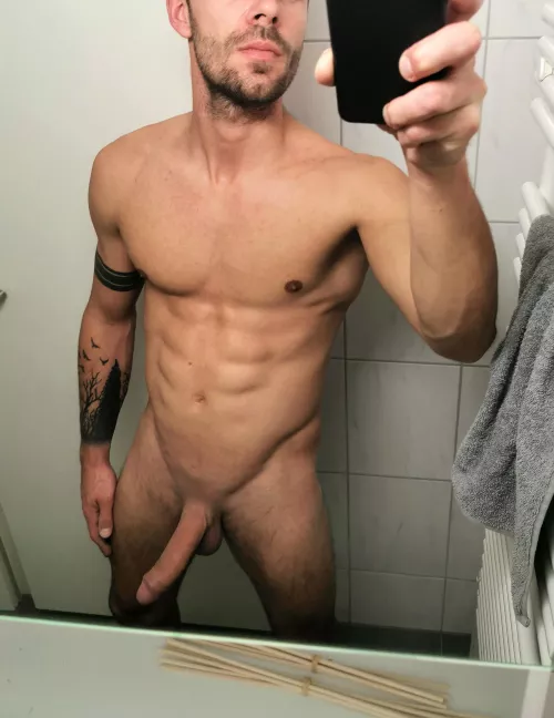 Let's not get dressed today 😋