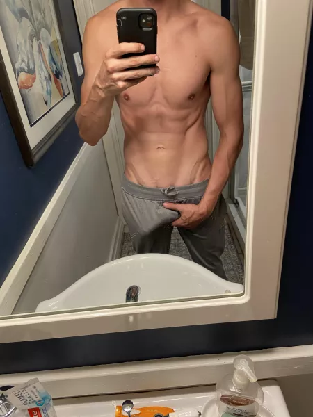 Let’s see if I can make at least one pussy wet on the beautiful Friday 😏 [m] [oc]