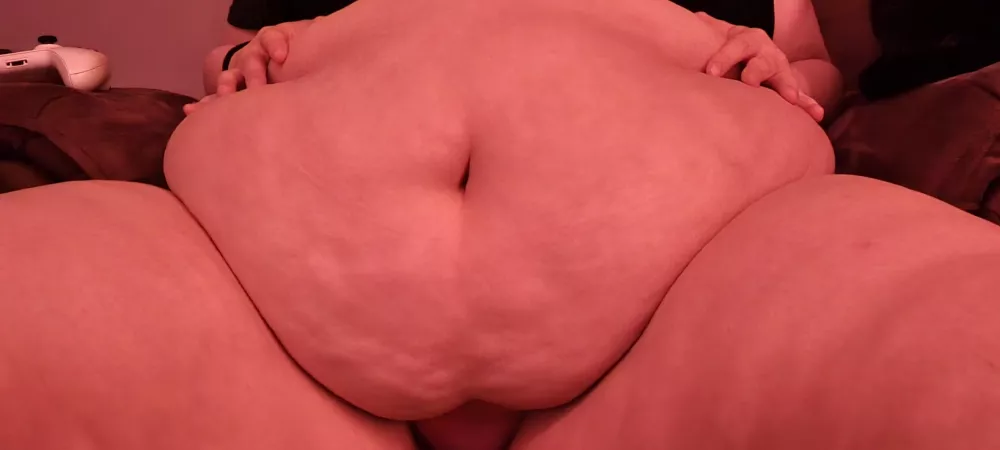 Literally about to stuff this fat gut with tons of taco bell 🤤