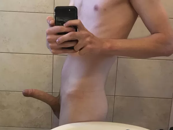 Little vacation pic. Didn’t cum for over a week now 🥵