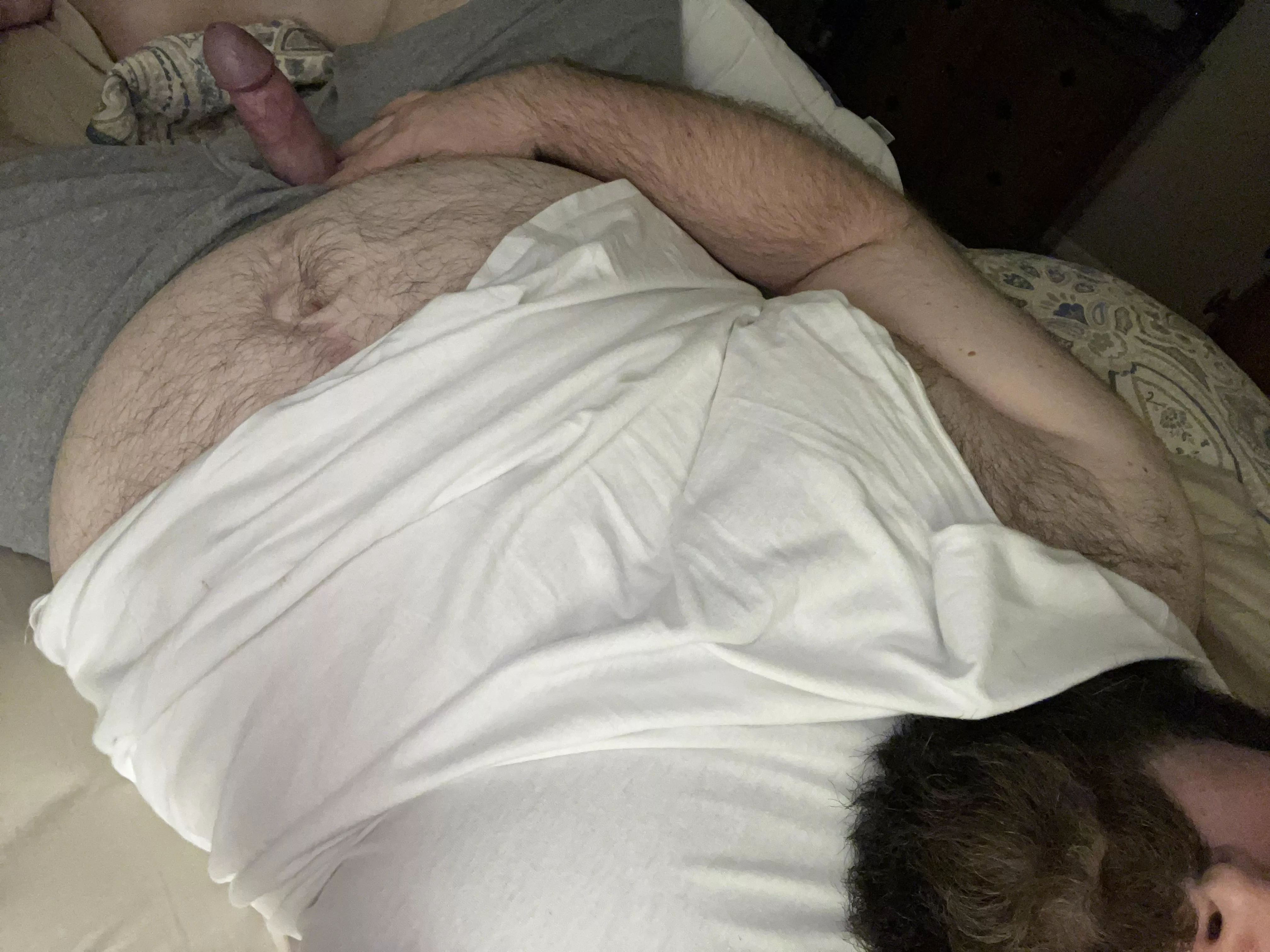 Lonely bed tonight, anybody free? Lonely bed tonight, anybody free?
