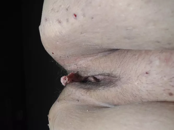 Look at that pussy!!! Meaty labia just hanging down waiting for some love.