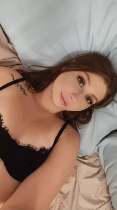 Looking for genuine conversation, you can message me on here or on my free onlyfans 🍓