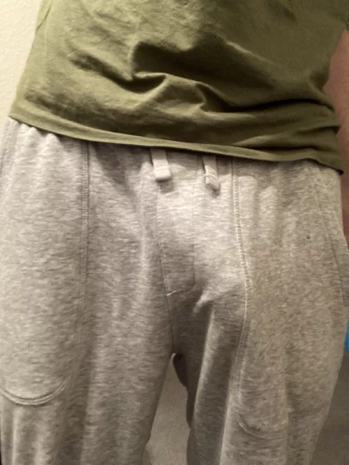 Loose sweatpants but you can still see it 😂 (32)