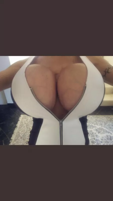 Love her Tits🤤🤤😍