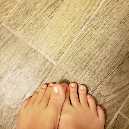 Love my pretty little feet 👠👣