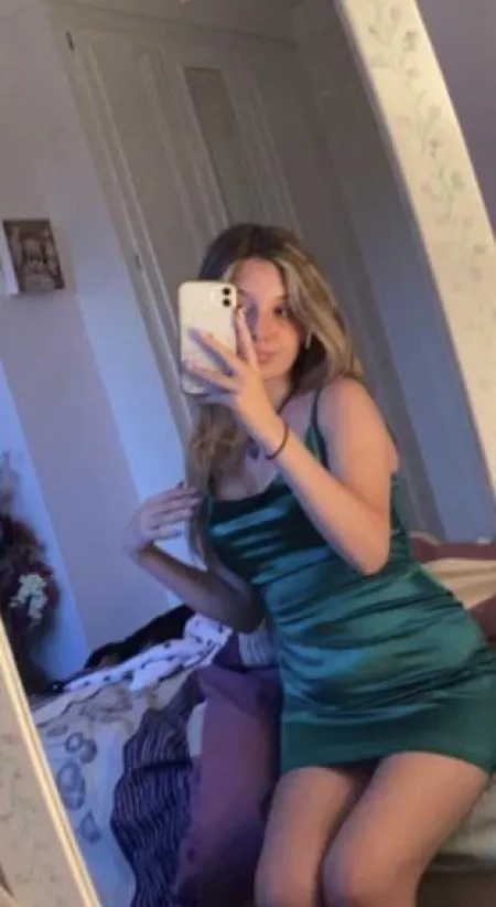 Love this dress, think it really enhances my features 😏