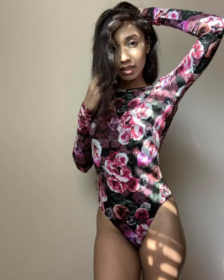 Love this floral bodysuit 🖤