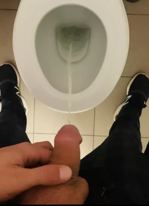 Lunchtime pee softie🍆💦