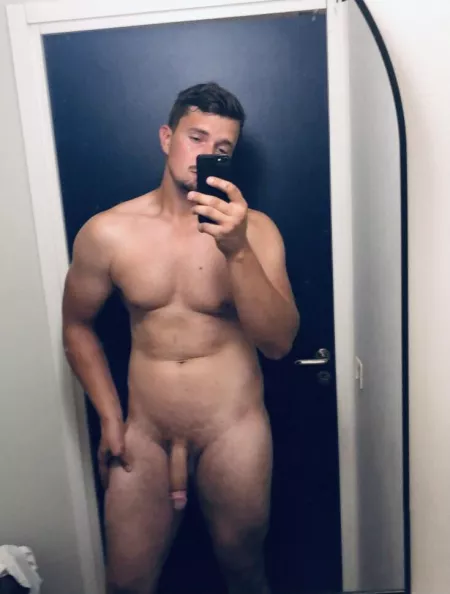 (M) 26/210/6’3” give a fair rate💁‍♂️