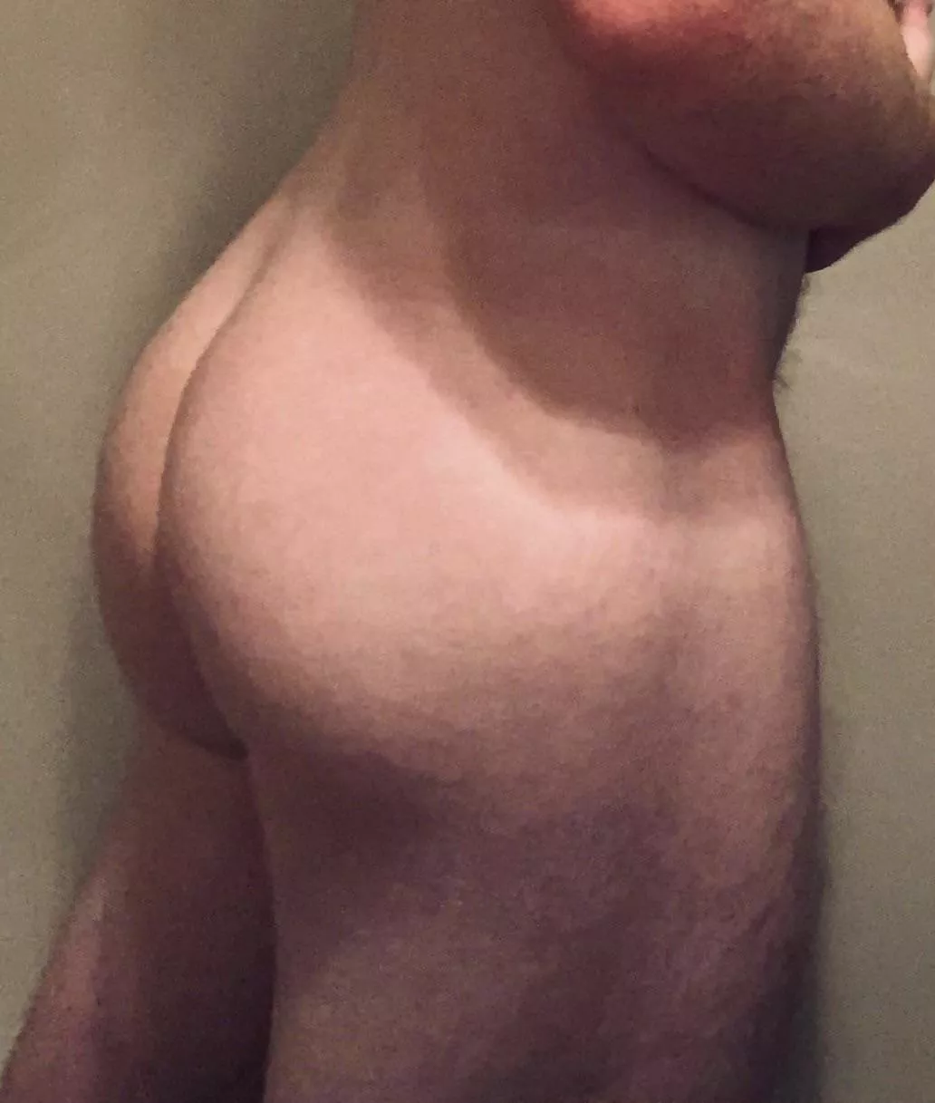 M20, what do you think of my straight curious ass?🤔
