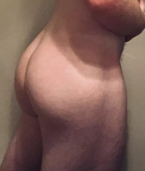 M20, what do you think of my straight curious ass?🤔