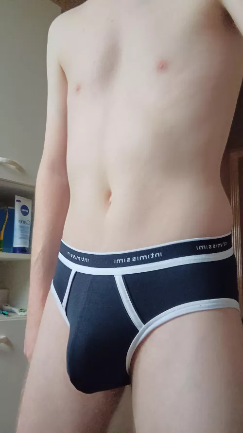 Maybe someday i'll do a bulge pic while being hard 🤔 it could looks good 😋