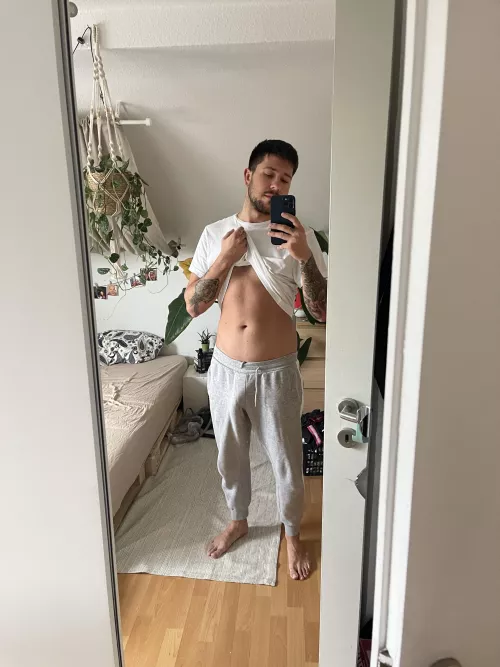 Meet me in my bed 😏😌