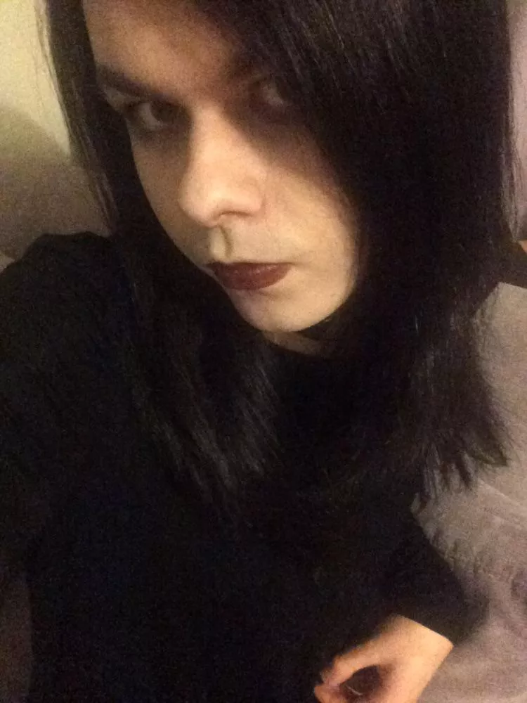Meow. Would you date a gothic sissy? X