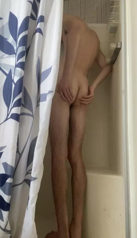 Message me if you like tall skinny twinks 😜