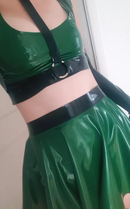 Metallic green 💚
