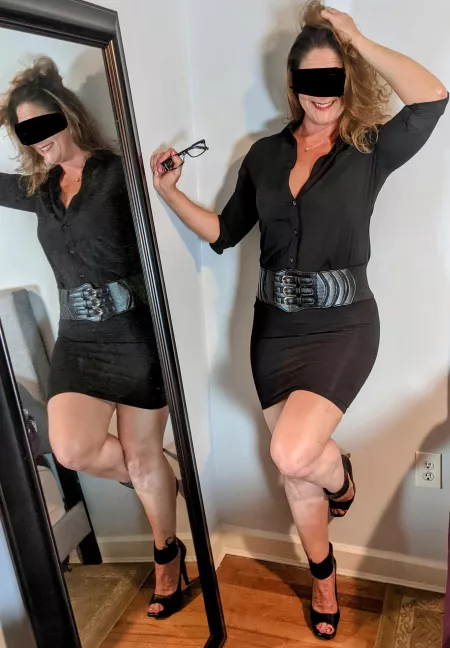 MILF Monday. Start the work week right [F][45]