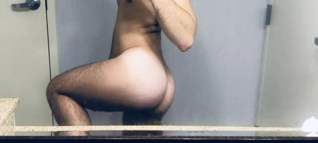 Mirror selfie (24 years old)