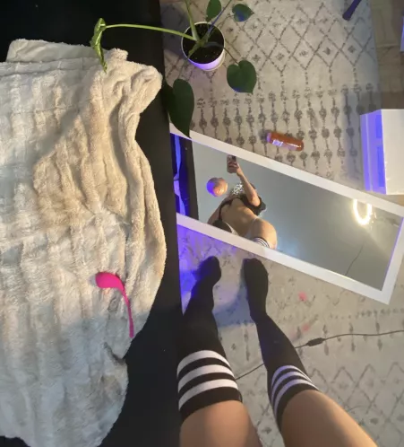 mirror underboob 🔥