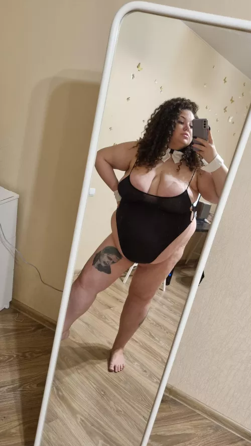 My belly soooo big for this suit😅