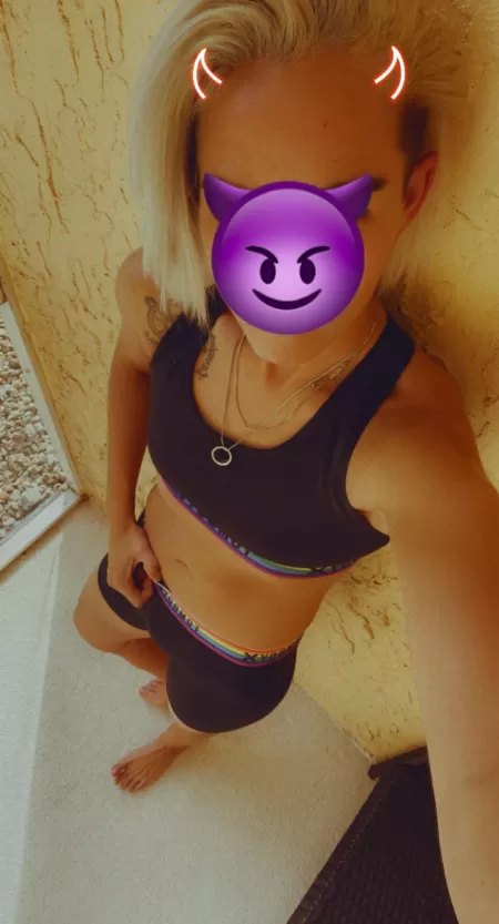 My birthday weekend is now underway! The clothings optional and the devils come out to play. 😏😏😈😈