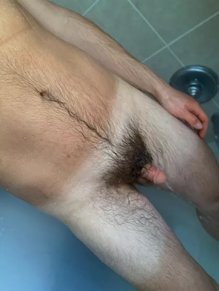 My bush almost covers the full shaft when’s wet 😋