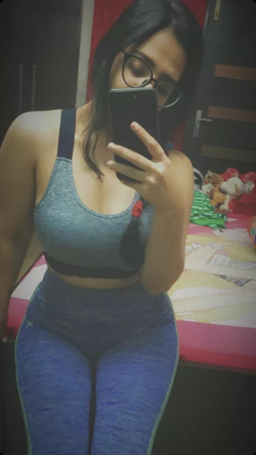 My cousin sends me her gym pictures every morning and makes me rock hard for her🤤 She knows i wanna fuck her desperately and does this on purpose to entice me🤷🏻‍♂️ Wanna hold her ponytail and fuck her like my personal slut ! What would you