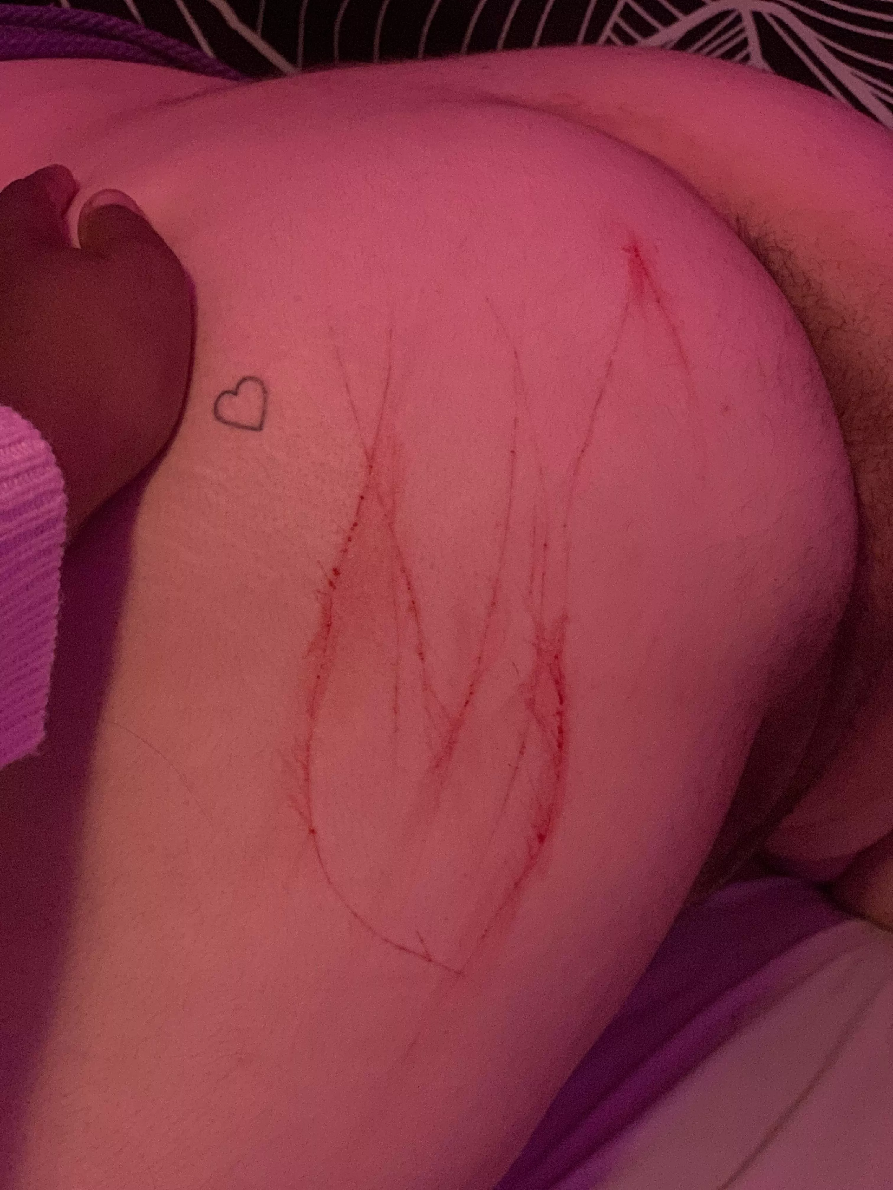 my Domme showed me her new knife tonight / light blood warning ♡ [F]