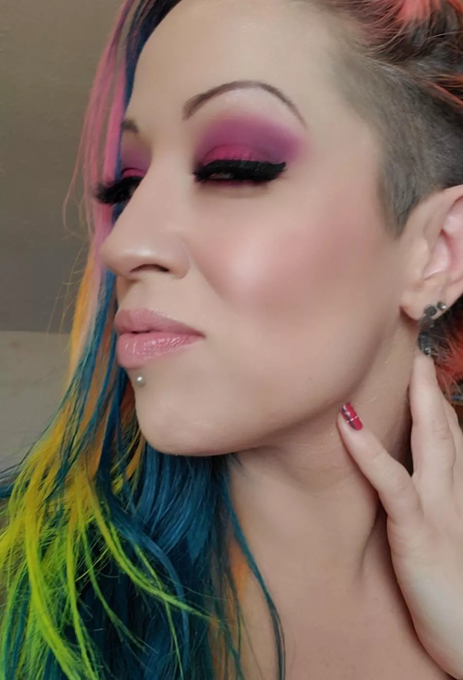 My face and neck are still peeling some but damn do i love this new makeup palette from Jolie ππππ My face and neck are still peeling some but damn do i love this new makeup palette from Jolie ππππ