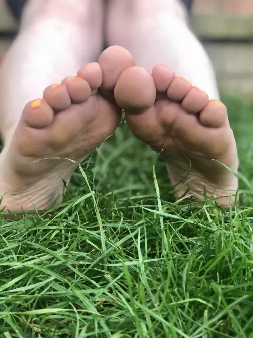 My feet are getting dirty, what shall I do?