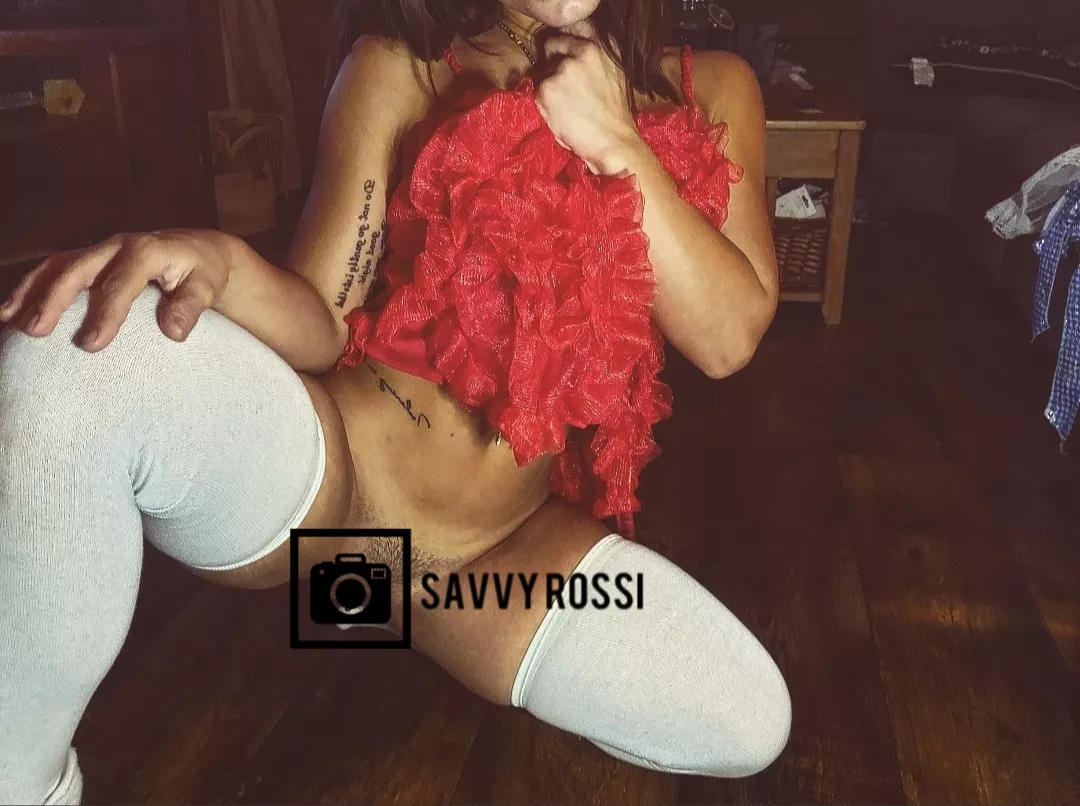 My fun little Halloween session... here's a sneak peek 😈