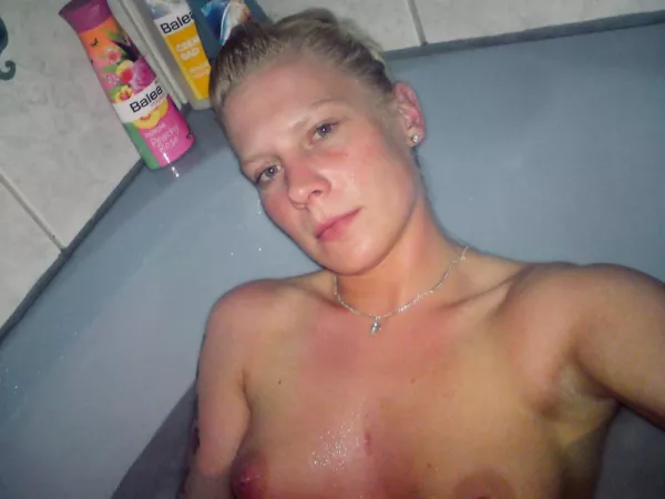 My girlfriend answered with this picture to my question how and what she’s doing right know...