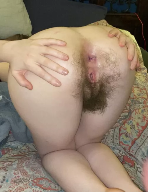 My hairy holes are waiting for you to explore 😜