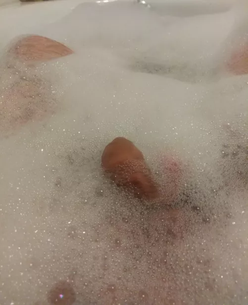 my little friend enjoys the bathtub every time [M] 😇😂