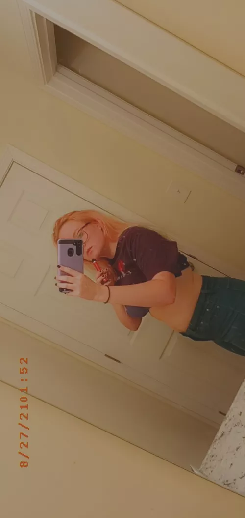 My little tummy poking out (f)