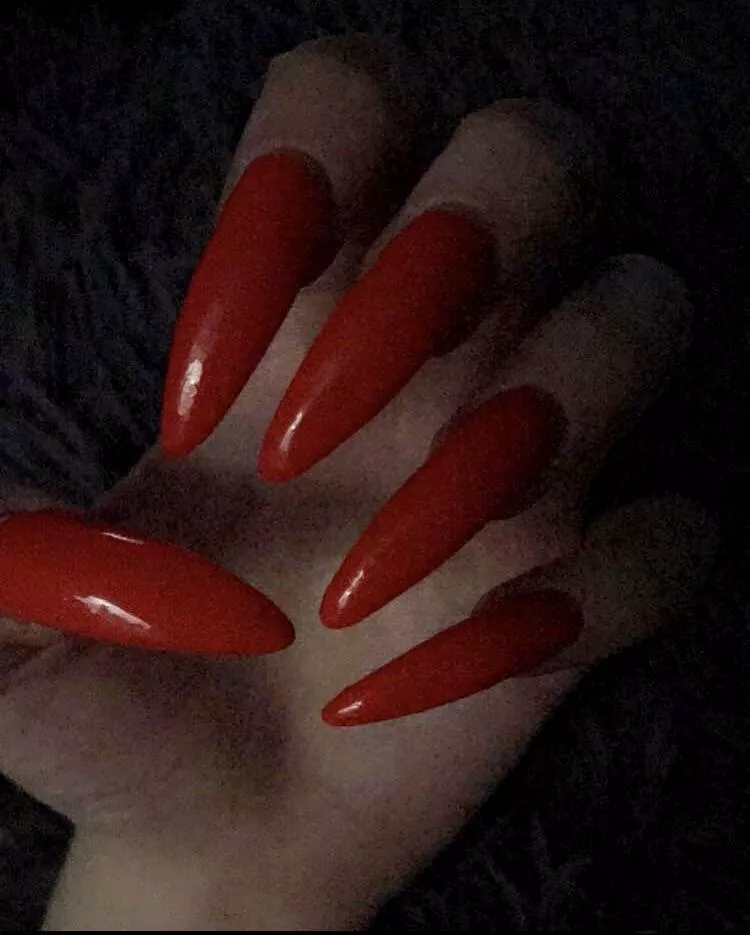 my red nails😈