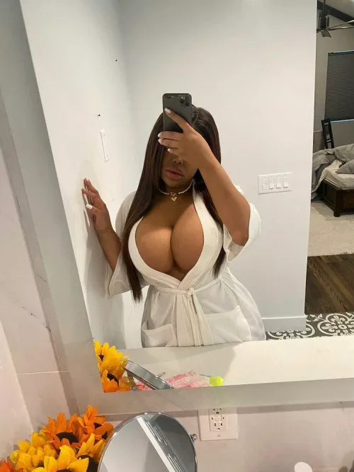 My robe can't contain them😋