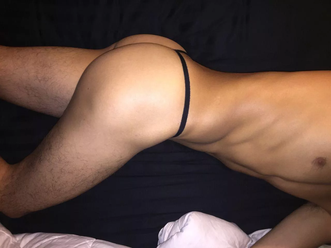 My roommate almost caught me in his girlfriend’s g-string🤭