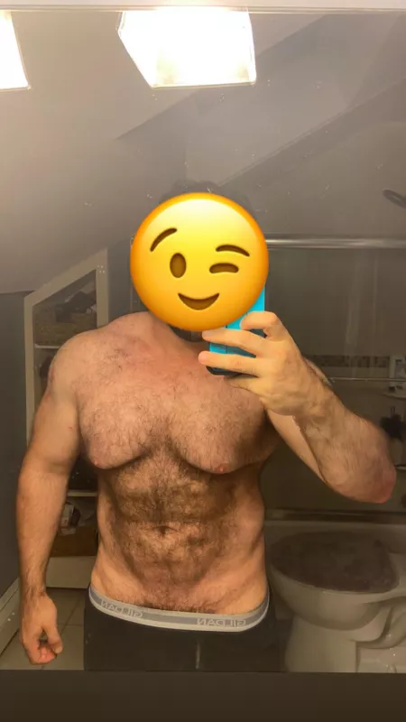 My training has been crap due to a back injury. Eating has been Inconsistent and bad. But getting leaner?🤷🏻‍♂️