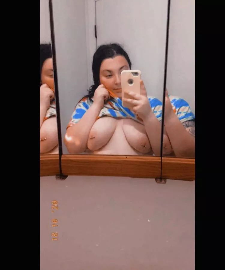 Need me a fuck buddy😍