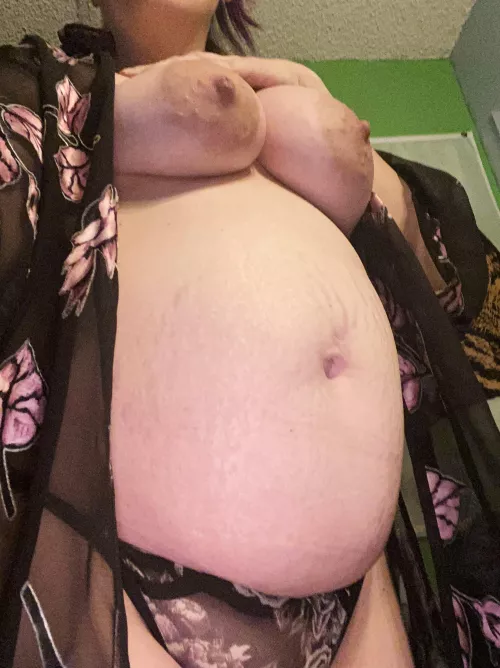 Need someone to put some cream on me 😈